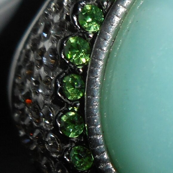 Ladies Large Green Domed Rhinestone Ring sz 9 I can't find any markings ... - Picture 5 of 6